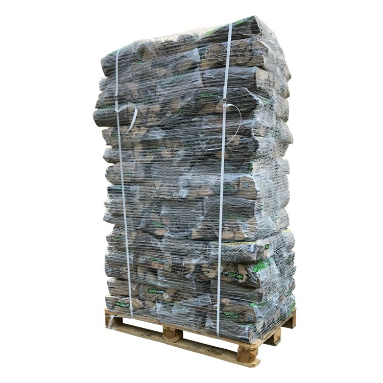Paleta z plastových pytlů s různým dřívím